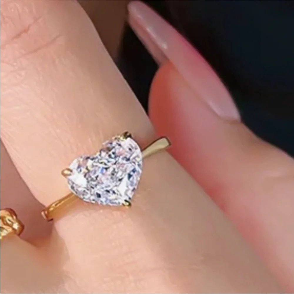 14k 2ct Heart Ring - Picture 7 of 12